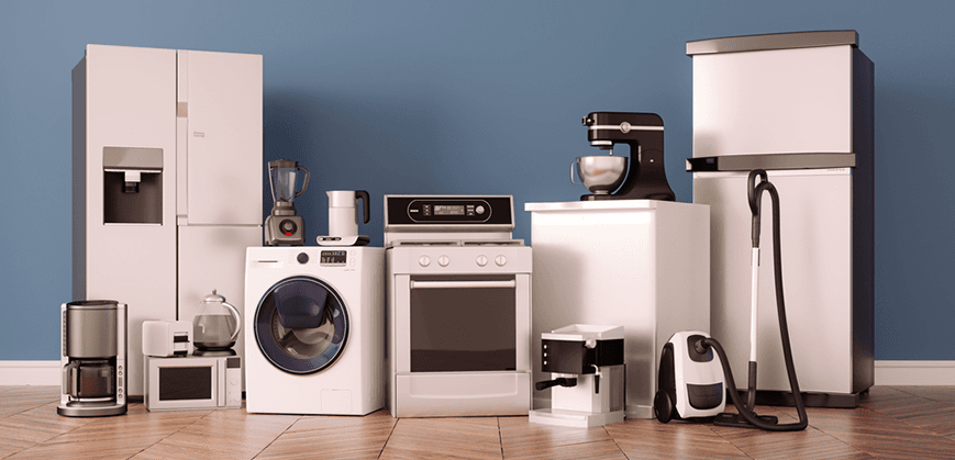 Ensemble d'appareils électroménagers blancs : cafetière, réfrigérateur, machine à laver, bouilloire, micro-onde, cuisinière, aspirateur, robot cuisine, congélateur