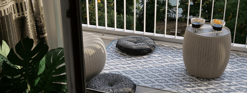 balcon avec chaise, coussin et tapis d exterieur